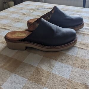 Justin Boots Leather Mules